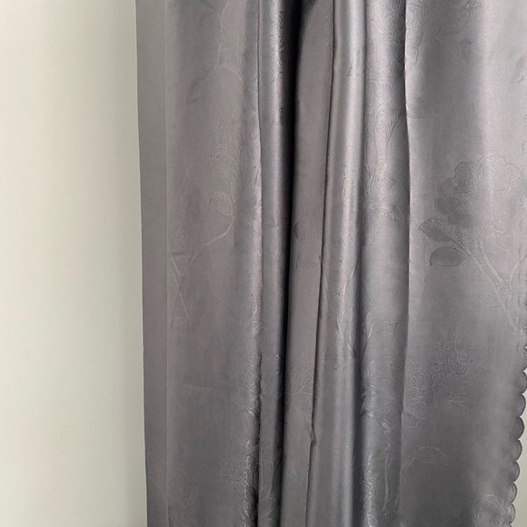 Main window curtain - Picture 1 of 3